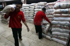 Penyaluran Beras Zakat Fitrah di Masjid Istiqlal