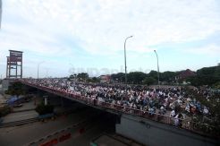 Salat Idul Fitri di Jembatan Ampera Palembang