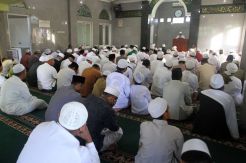 Jamaah Masjid Ghairu Jami Baitur Laksanakan Salat Idul Fitri Hari Ini