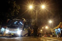 Warga Ramai Berdatangan Dini Hari Tadi di Terminal Kampung Rambutan