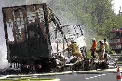 Bus Wisata Tabrak Truk di Jerman