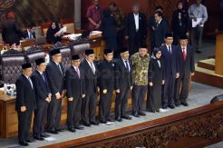 7 Komisioner OJK Terpilih Hadiri Rapat Paripurna DPR