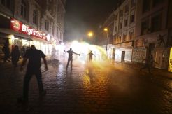 Demonstran G20 Mengamuk, 213 Polisi Terluka