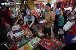 Jelang Tahun Ajaran Baru, Penjualan Perlengkapan Sekolah Naik 200 Persen