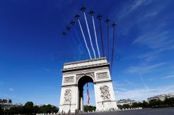 Parade Militer dan Jamuan Mewah Macron untuk Donald Trump