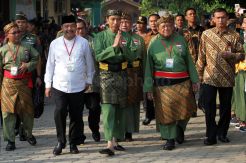 Berpakaian Pendekar, Presiden Jokowi Buka Lomba Pencak Silat Tingkat Remaja