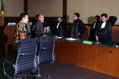 Patrialis Akbar Dituntut 12,5 Tahun Penjara