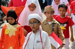 Siswa SD Al Azhar Ikuti Pawai Kemerdekaan