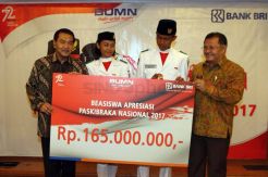 BRI Berikan Beasiswa Kepada Paskibraka Nasional 2017