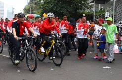 Presiden Jokowi dan Menteri Luhut Bersepeda di Car Free Day