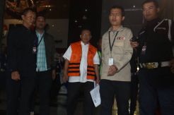 KPK Resmi Menahan Tiga Tersangka Suap di Pengadilan Negeri Jakarta Selatan