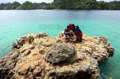 Pantai Tiga Warna, Surga Tersembunyi di Malang Selatan