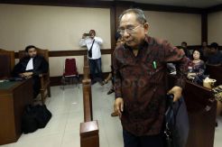 Mantan Anggota DPR Charles Jones Mesang Divonis 5 Tahun Penjara