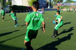 Sepuluh Siswa SD Berlatih di FCBEscola Barcelona