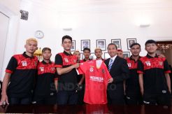 Kunjungi KBRI Norwegia, Timnas HWC Serahkan Jersey ke Duta Besar
