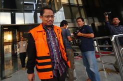 KPK Tahan Auditor BPK Rochmadi Saptogiri