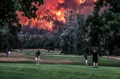 Bermain Golf saat Kebakaran Hutan di Washington