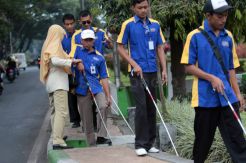 Penyandang DIsabilitas Netra Kota Malang Berlatih Orientasi Fasilitas Publik