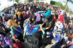 Ribuan Mahasiswa Cetak Rekor MURI Membatik