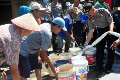 Polrestabes Semarang Terjunkan Water Canon di Kawasan Terdampak Kekeringan
