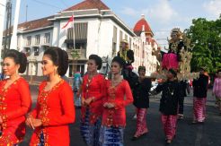 Melestarikan Budaya Pengantin Semarangan