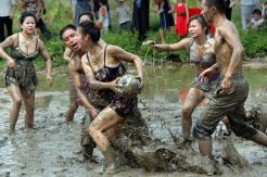 Sepak Bola Lumpur Wanita Seksi di China