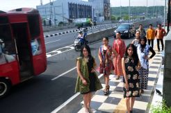 Fashion Batik di Pedestrian Flyover Jatingaleh Semarang