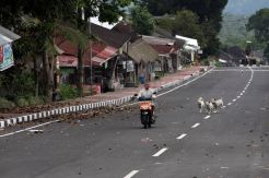 Ditinggal Mengungsi oleh Warganya, Kawasan Besakih Tampak Sepi
