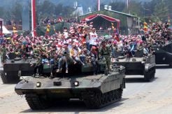 Peringati HUT Ke-72, TNI Pamer Alutsista
