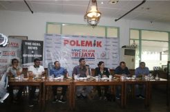 Diskusi Polemik Politik Bukan Panglima