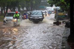 Drainase Buruk, Jalan Abdullah Syafei Tebet Tergenang Air