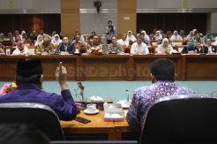 Komisi VIII DPR Gelar RDPU dengan Korban First Travel