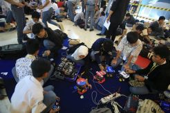 Adu Ketangkasan Robot Bola Rakitan Siswa SMA se-Sulut