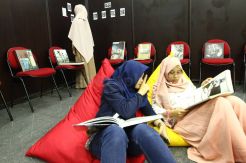 Riung Buku Foto di Pusat Kebudayaan Rusia