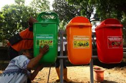 100 Tempat Sampah Baru Sepanjang MT Haryono-Soepomo