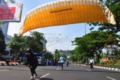 Memasyarakatkan Paralayang di CFD Semarang