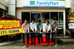Family Mart Buka Gerai Baru di Lindeteves Trade Center Glodok