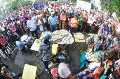 Suka Cita Berbagi Puthu Sambut Jokowi Mantu