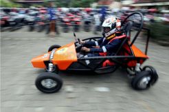 Uji Coba Mobil Listrik Aurora