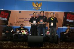 Kapolri Luncurkan Buku Democratic Policing