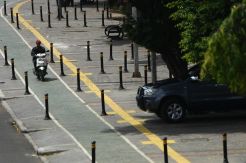 Pemotor Terobos Jalur Pedestrian Jatinegara