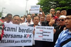 Aktivis Antikorupsi Demo Dukung KPK