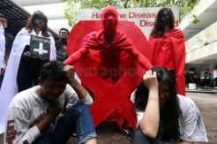Mahasiswa Ubaya Peringati Hari AIDS