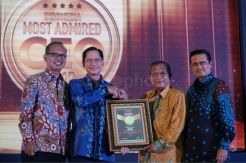 Jahja Setiaatmadja Raih Penghargaan Indonesia Most Admired CEO 2017