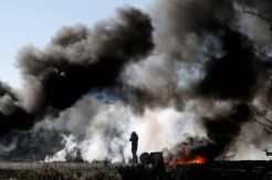 Protes AS, Warga Palestina Bentrok dengan Tentara Israel