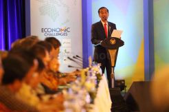 Presiden Jokowi Hadiri Sarasehan 100 Ekonom Indonesia
