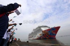 Kapal Pesiar Genting Dream Cruise Singgah di Surabaya
