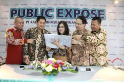 Public Expose dan Program Berbagi Cinta Radana Bhaskara Finance