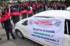 Driver Online Demo di Kantor Gubernur Jateng