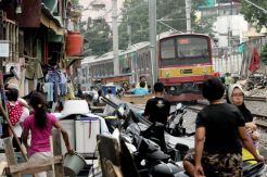 Warga Penghuni Pinggiran Rel Pejompongan Akan Segera Direlokasi